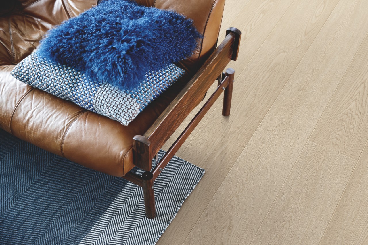 Ламинат Pergo Skara Pro 12 Дуб Северный песок L1250-04291 1380×190×12 фото в интерьере Ламинат Pergo Skara Pro 12 Дуб Северный песок L1250-04291 1380×190×12 фото в интерьере